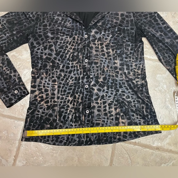AZI Dark Leopard print button down blouse Size Small - Picture 4 of 8
